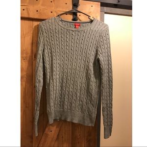 Long sleeve grey sweater